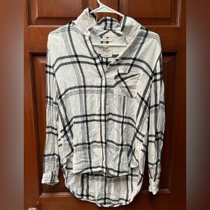 American Eagle Outfitters Plaid Button-Down shirt